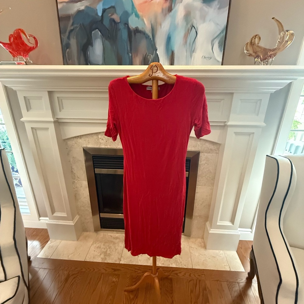 Velvet Torch Los Angeles Size M Red Short Sleeve Dress